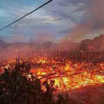 Pemadam Kebakaran Tak Bisa Merapat, Belasan Rumah dan 3 Sekolah Terbakar di Muara Kaman - headlinekaltim.co