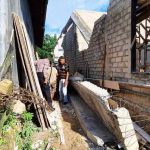Bunyi 'Krek...Krek', Rekannya Loncat, Tukang Tewas Tertimpa Tembok Rumah Adiknya - tukang tertimpa tembok