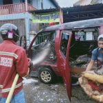 berita samarinda hari ini : Mobil Pedagang Bakpao Keliling Ludes Terbakar - headlinekaltim.co