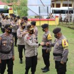 berita berau hari ini : Kapolda Motivasi Personel Polsek Maratua dan Bantu Genset