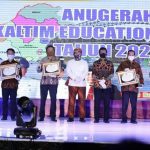 Almarhum H Muharam Raih Penghargaan