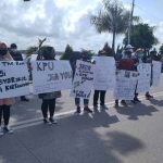 KPU Kukar Kembali Didemo, Kali Ini Dituntut Jalankan Rekomendasi Bawaslu RI - headlinekaltim.co