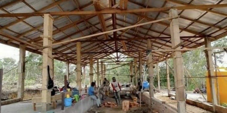 Distanak Berau Rehab Kandang Ternak Sapi di Tiga Kampung