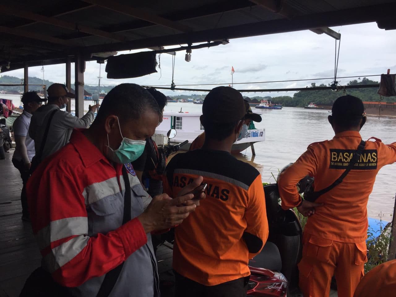 Ditabrak Tongkang, Seorang Motoris Speed Boat Pandu Satria Hilang