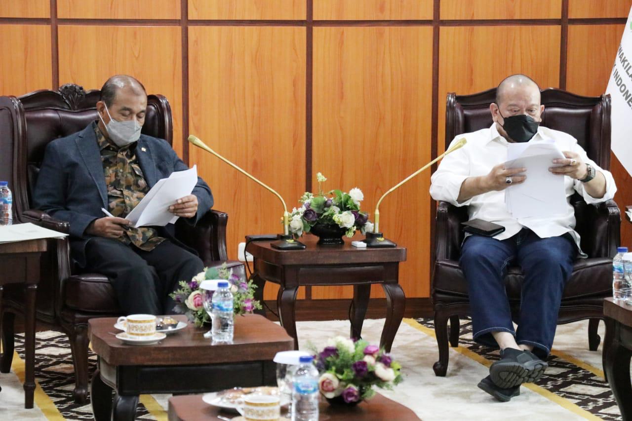 Berita Nasional Terkini Terbaru Hari Ini : La Nyalla: Praktik 'Balas Jasa' Hambat Ekonomi di Daerah