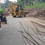 Berita Samarinda hari ini : Pembersihan Material Longsor, Jalur Teluk Bajau Ditutup