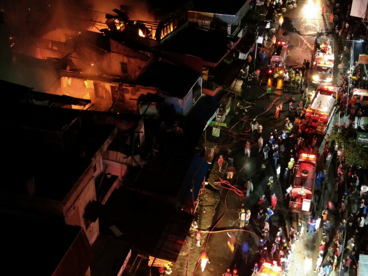 Api Mengamuk Dini Hari, 4 Ruko Ludes di Balikpapan