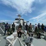 Komandan Guspurla Koarmada II Jamu Pangdam VI dan Wakapolda Kaltim di Geladak KRI I Gusti Ngurah Rai