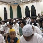 Umat Islam Dibolehkan Salat Tarawih dan Idulfitri di Masjid, Begini Syaratnya