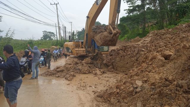 Jalur Teluk Bajau Kembali Tertutup Longsor