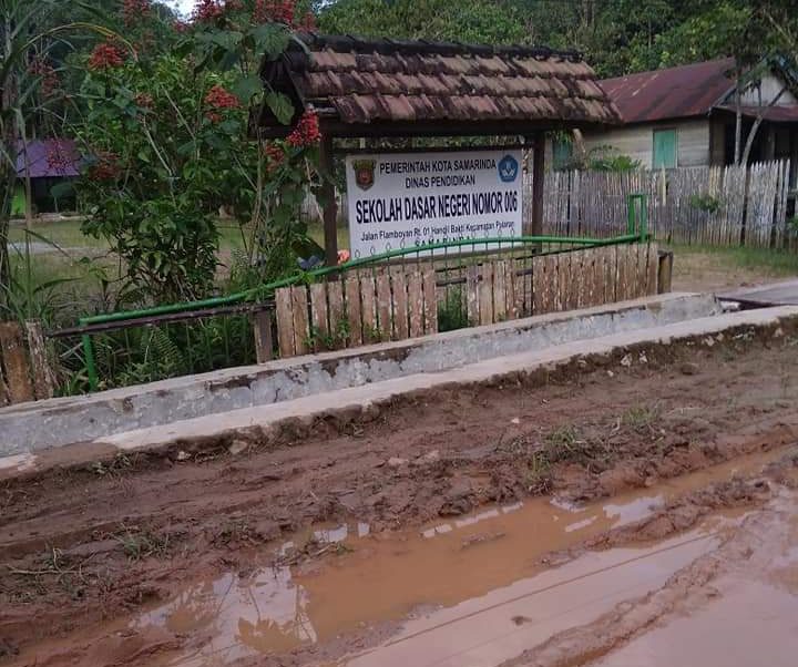 Warga Keluhkan Jalan Rusak di Medsos, Camat Palaran Lakukan Ini