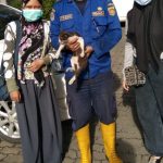 Butuh 1 Jam Penyelamatan Anak Kucing, Terperangkap di Ruangan Mesin Mobil
