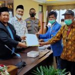 Datangi DPRD Kukar, Masyarakat Loa Tebu Minta 3 Ruas Jalan di Daerahnya Diperbaiki