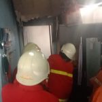 Gudang Rumah Kos Keluarkan Asap, Warga Panik