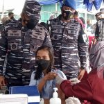 Nelayan dan Warga Pesisir Antusias Jalani Vaksinasi dari Lanal Balikpapan
