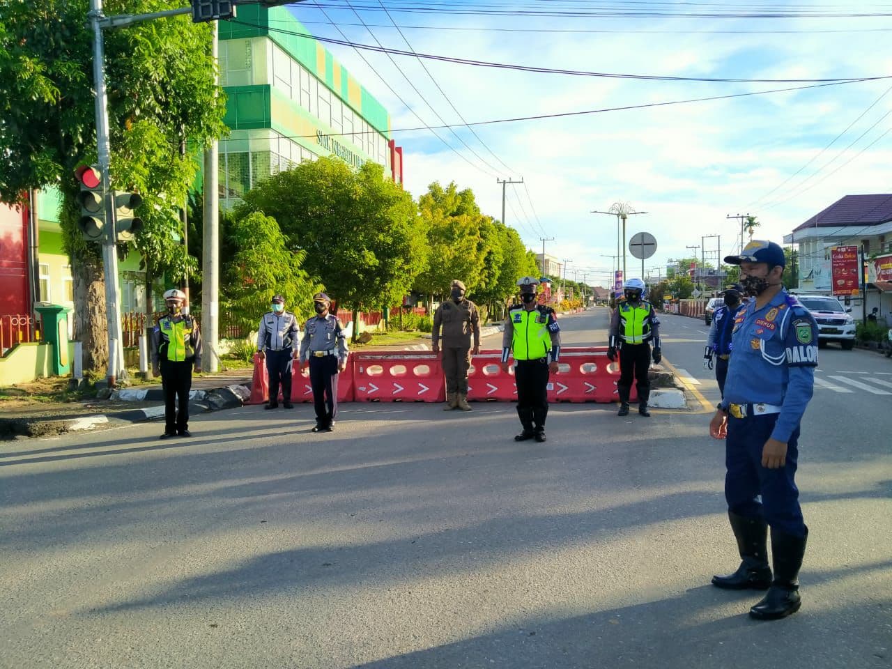 PPKM Darurat, Aktivitas Pejabat dan Masyarakat Dibatasi