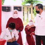 Presiden Joko Widodo Tinjau Vaksinasi Pelajar di Kota Samarinda