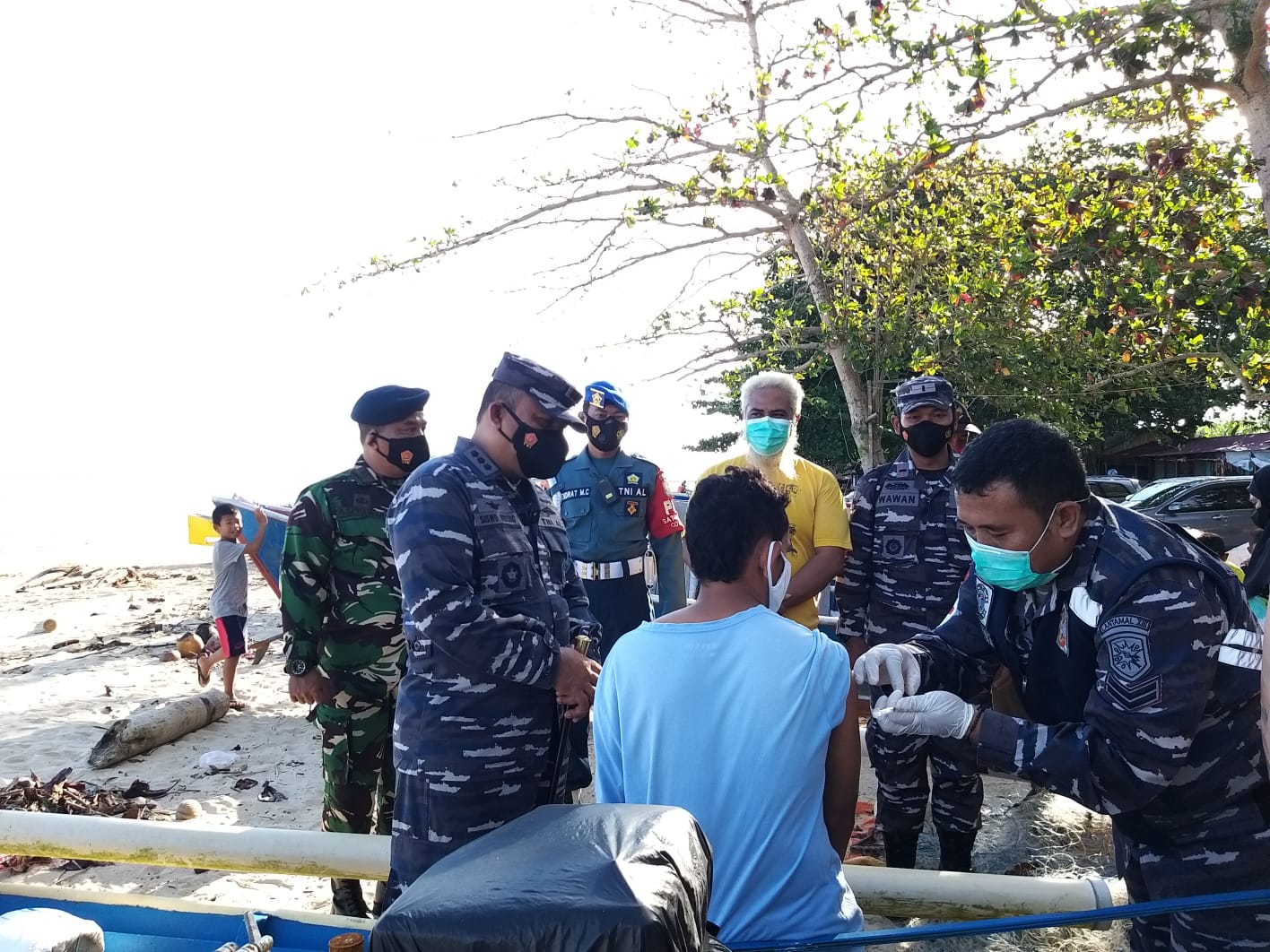 Lanal Balikpapan Serbu Masyakarat Pesisir Pantai Seraya Sepinggan