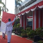 Upacara Penurunan Sang Saka Merah Putih di Kaltim Berlangsung Khidmat