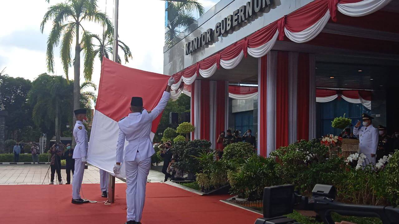 Upacara Penurunan Sang Saka Merah Putih di Kaltim Berlangsung Khidmat