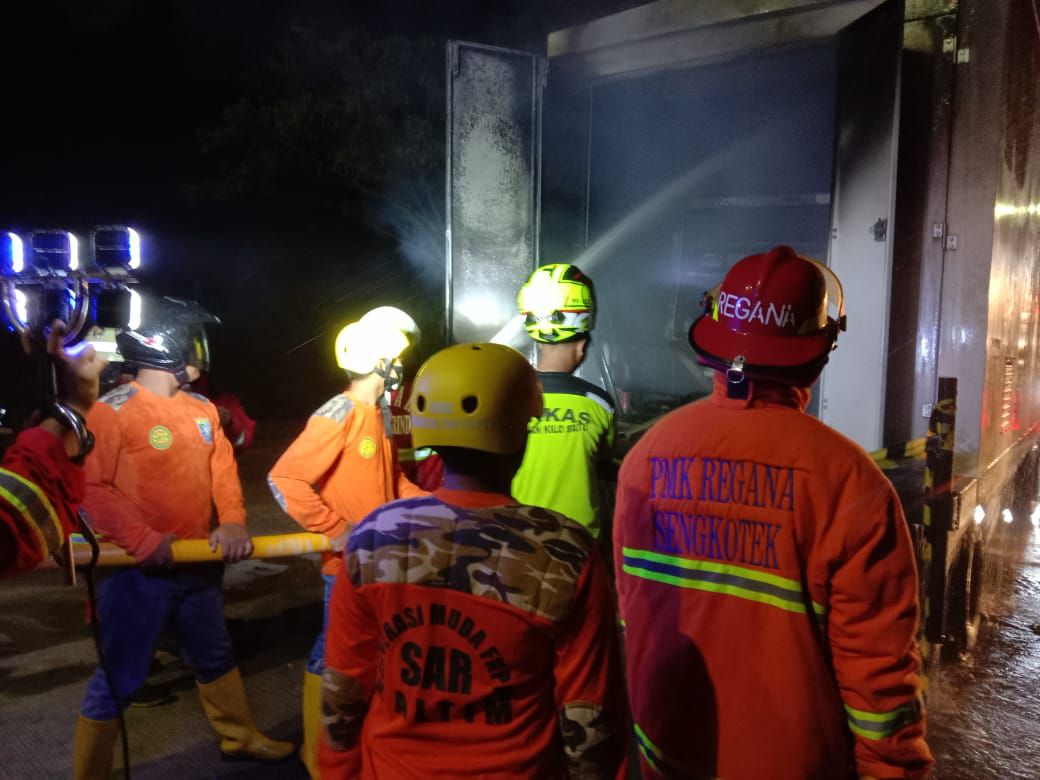 Tangani Genset PLN Terbakar hingga Evakuasi Sarang Tawon Dalam Semalam
