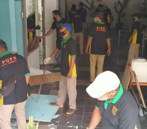 Bangunan Kafe di Dekat Hotel Harris Dibongkar