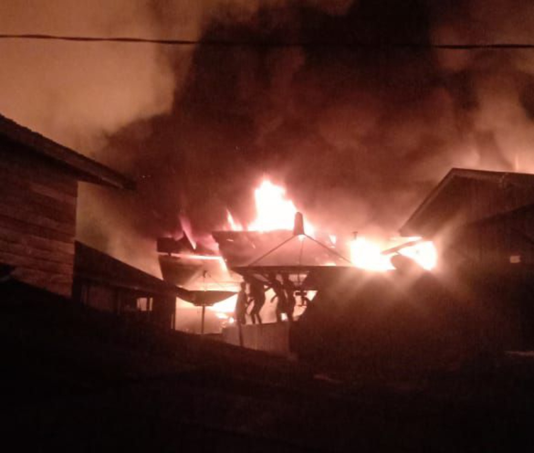 6 Rumah di Kelurahan Sungai Pinang Terbakar Minggu Pagi