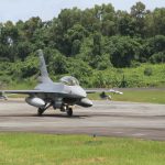Pesawat F–16 TNI AU Berlatih dengan Bomber B–52 Milik Amerika Serikat