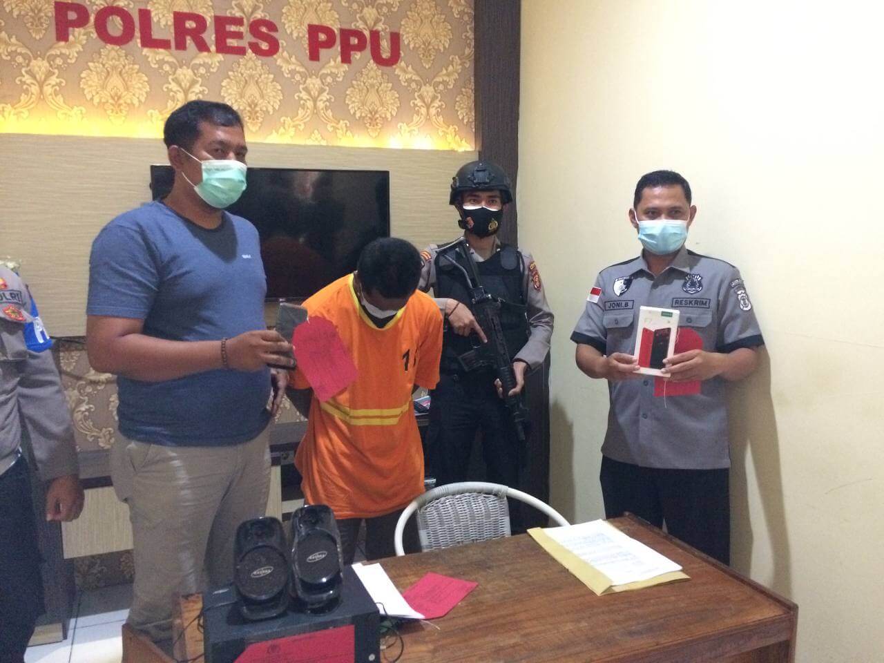 Terekam Kamera CCTV, Pemuda 28 Tahun Ini Terciduk Mencuri di Toko Beras