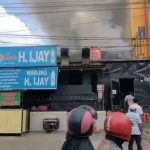 6 Karyawan Luka Bakar Saat Warung Makan Ini Dilalap Api