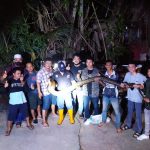 Piton Panjang 4 Meter "Nongkrong" di Parit, Perutnya Buncit