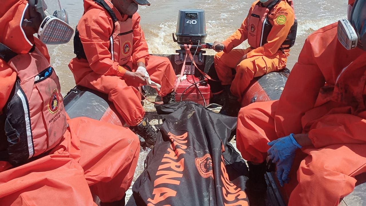 Jasad Pria Mengapung di Sungai Mahakam