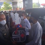 Gubernur Serahkan 18 Mobil Ambulans, Ini Pesannya
