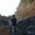 Gali Lubang, Tutup Lubang! Viral Tambang Batu Bara di Pinggir Jalan