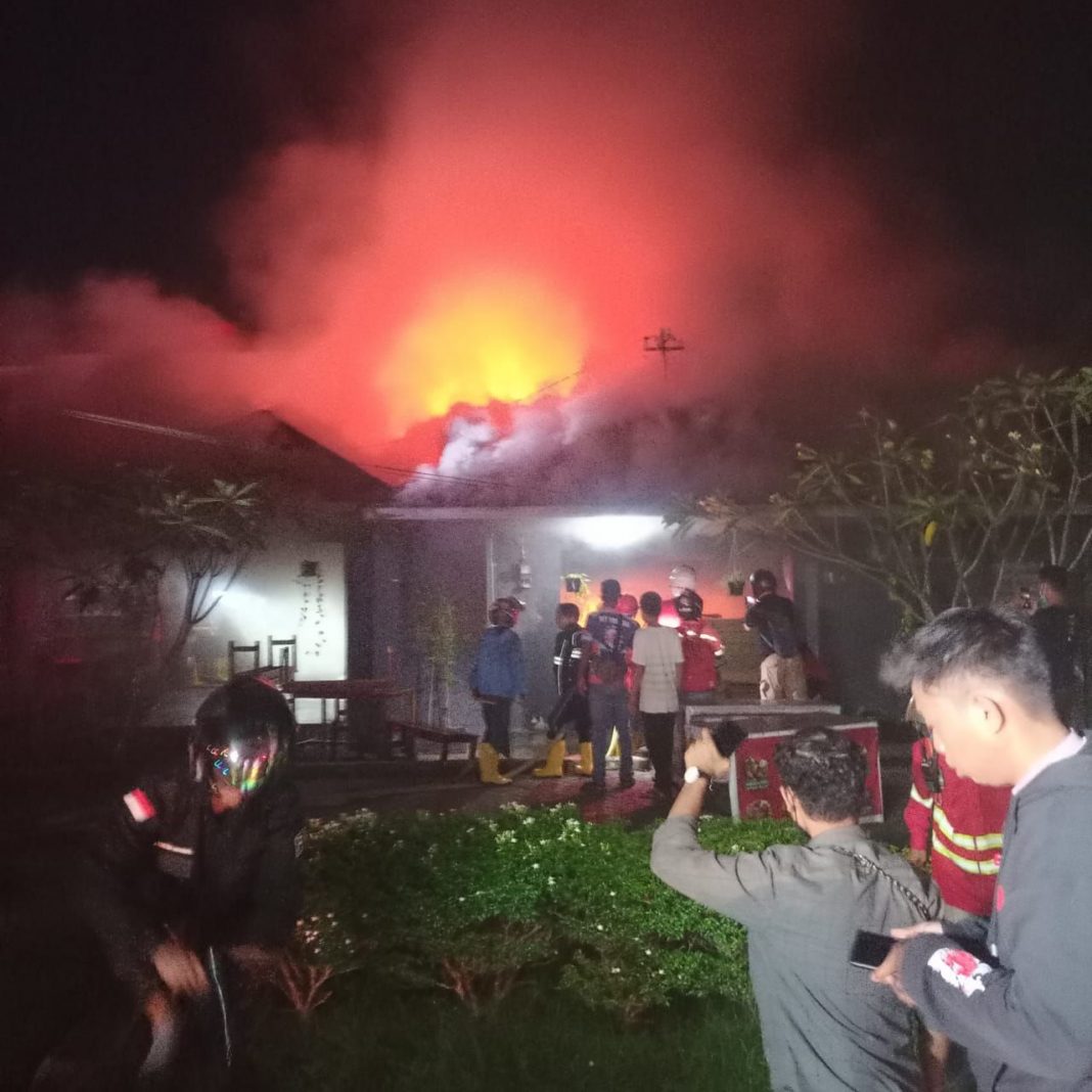 Satu Bangunan di Gunung Kelua Terbakar
