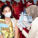 TNI AU Gelar Serbuan Vaksinasi di Bandara Kalimarau