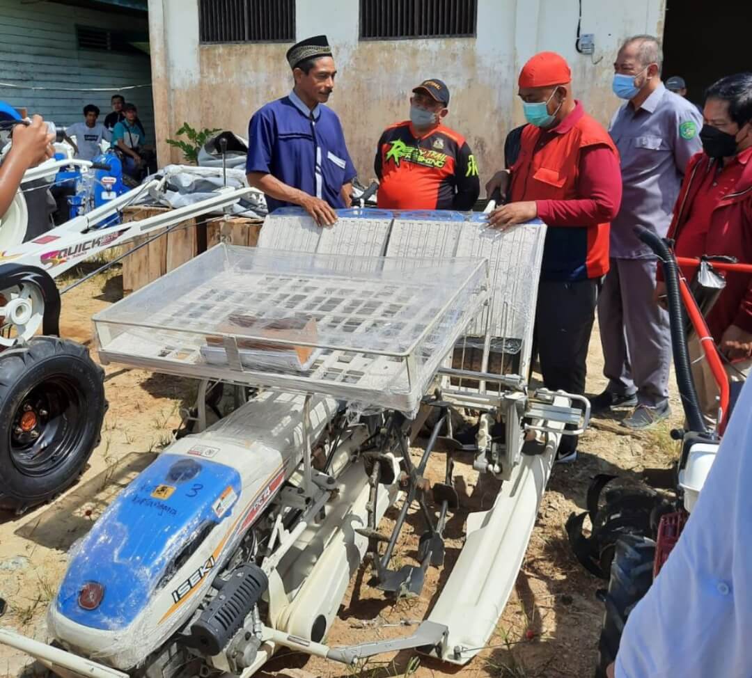 Dorong Modernisasi Pertanian, Bupati Kukar Salurkan Bantuan Alsintan dari Kementerian Pertanian RI