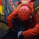 Bocah yang Bermain Banjir Itu Hanyut 80 Meter di Dalam Parit