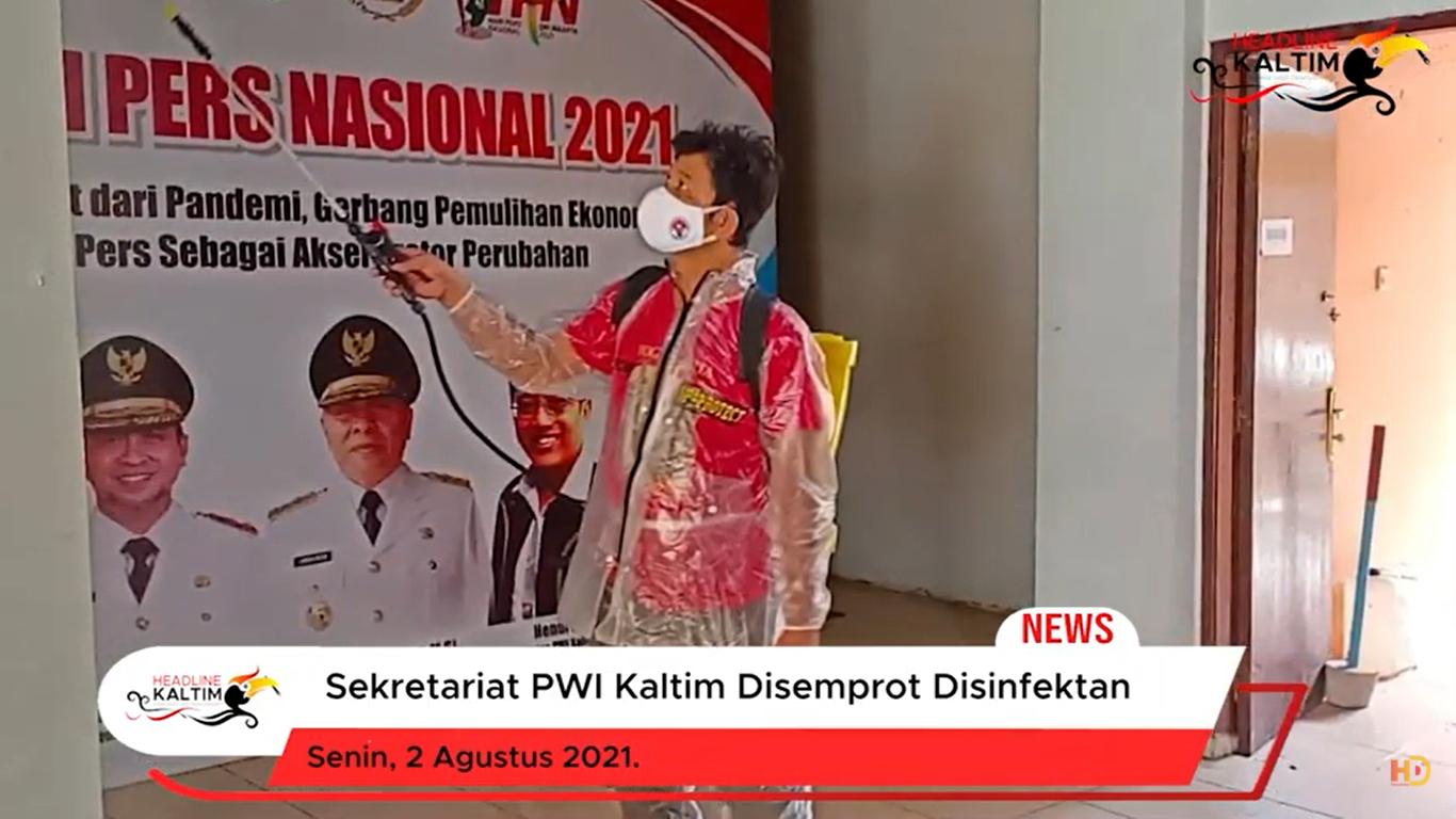 Sekretariat PWI Kaltim Disemprot Disinfektan oleh Wartawan yang Sedang Isoman
