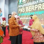 75 PNS Pemprov Kaltim Berprestasi Terima Penghargaan Puluhan Gram Emas