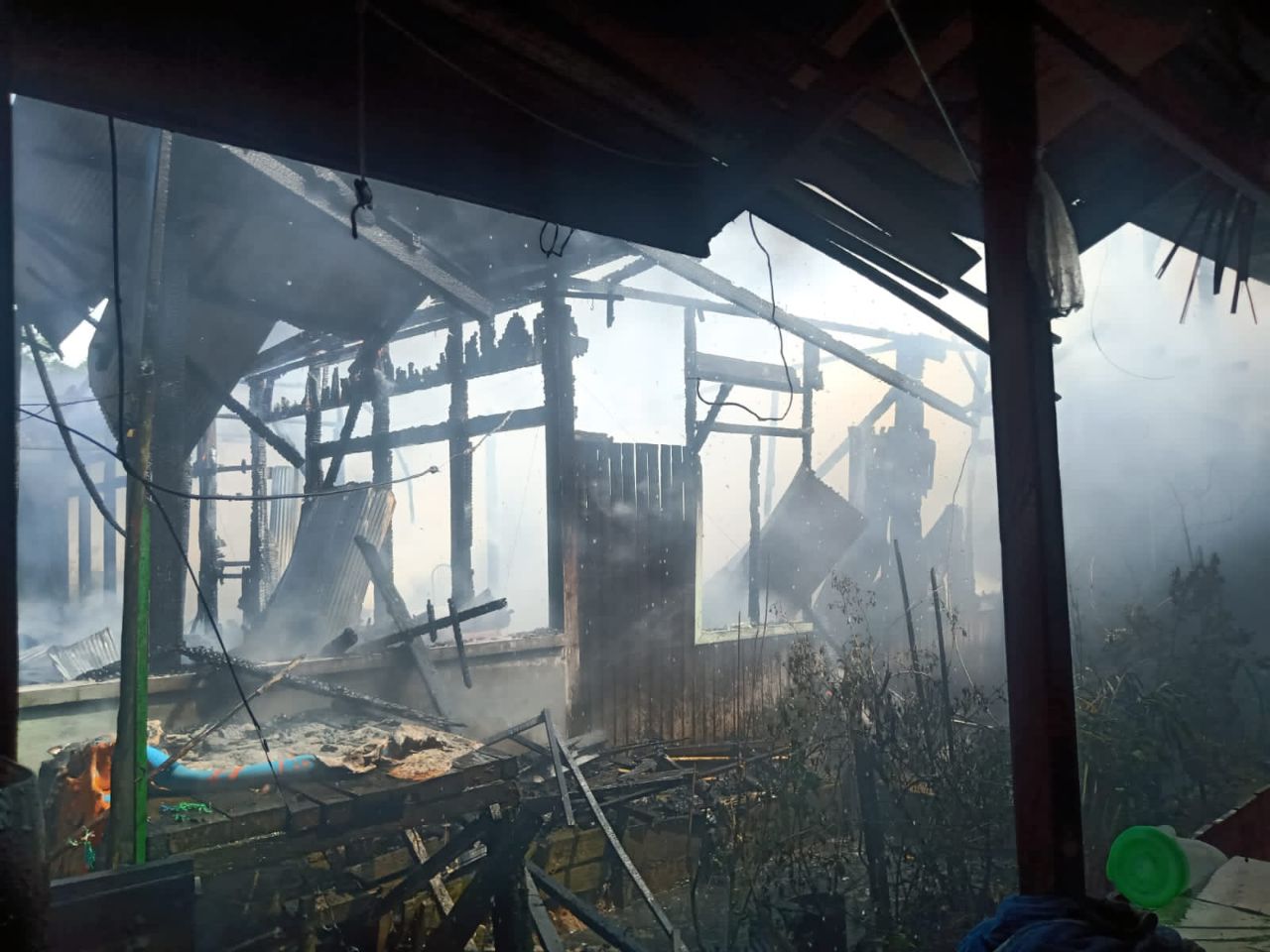 Dua Rumah Warga Jl Proklamasi B Ludes, Relawan Pemadam Luka