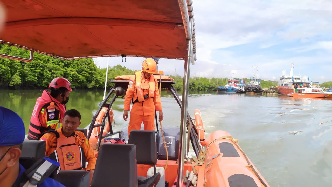 Kemudi Kapal Patah, 4 Nelayan Terombang-ambing di Selat Makassar