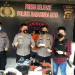 Sandal Jepit Ditancapkan Paku, Mobil Dibuntuti hingga Berhenti karena Ban Kempes