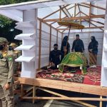 Adji Ratoe Prabu Ningrat Dimakamkan dengan Prosesi Adat Kesultanan
