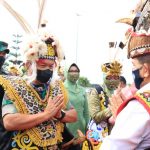 KASAD Disambut Tradisi Tepung Tawar di Balikpapan