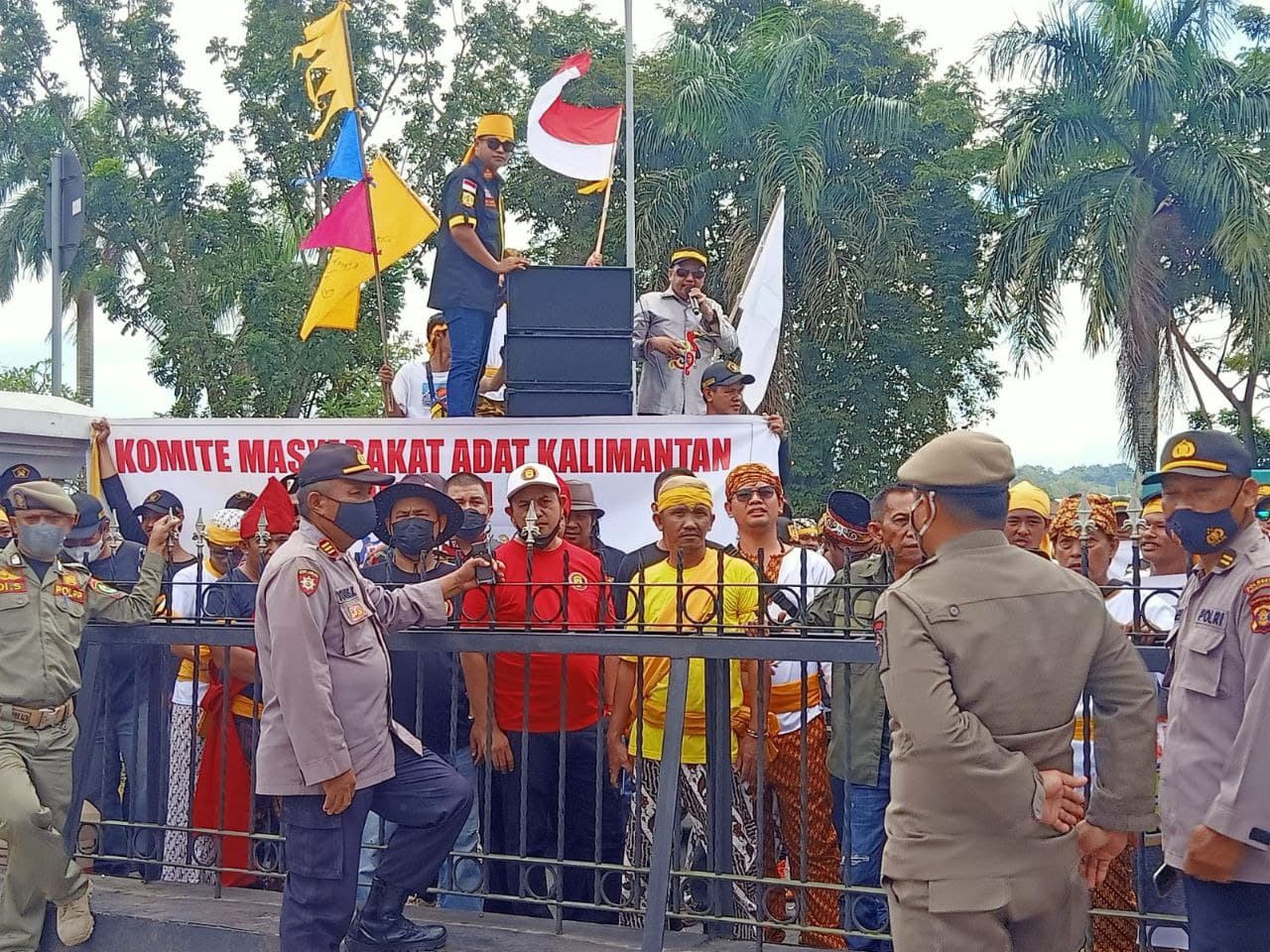 KMAKB Tuntut Edy Mulyadi Minta Maaf Langsung ke Warga Kaltim, Ancam Hentikan Distribusi Batubara