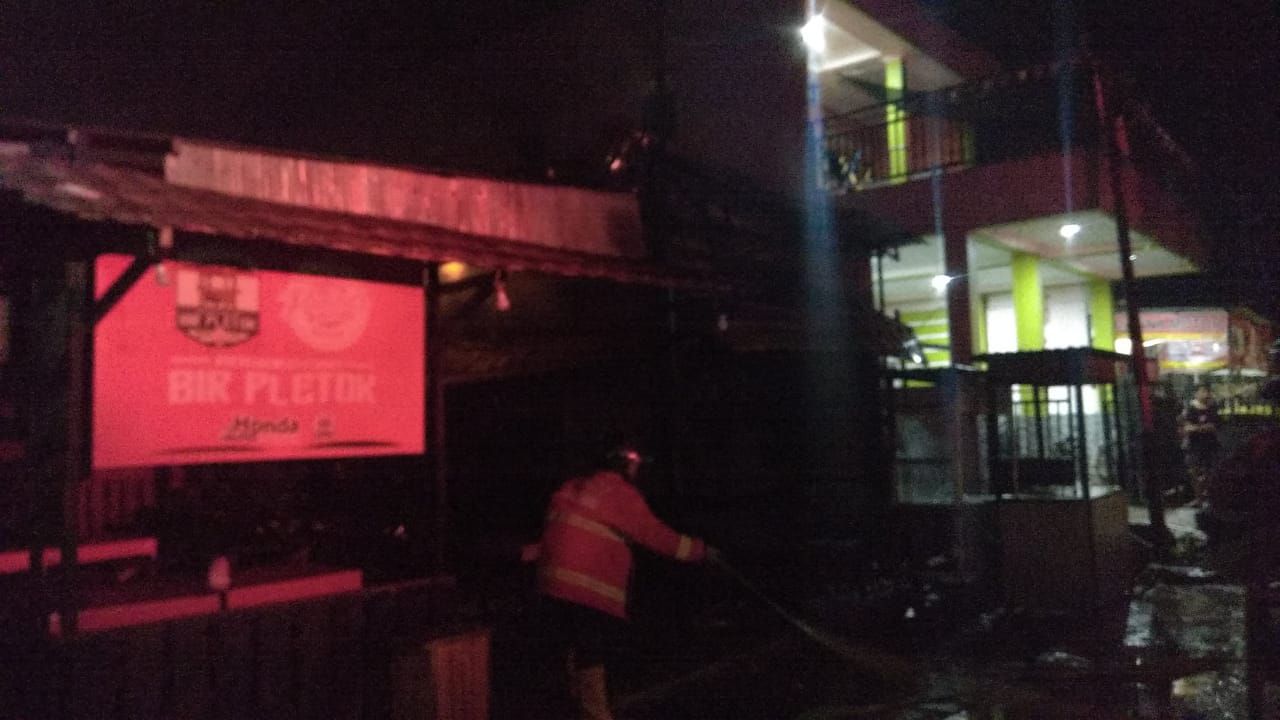 Kafe 'Bir Pletok' di Sambutan Terbakar Kamis Pagi