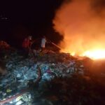 TPA Bukit Pinang Terbakar, Petugas Pemadam Berjibaku