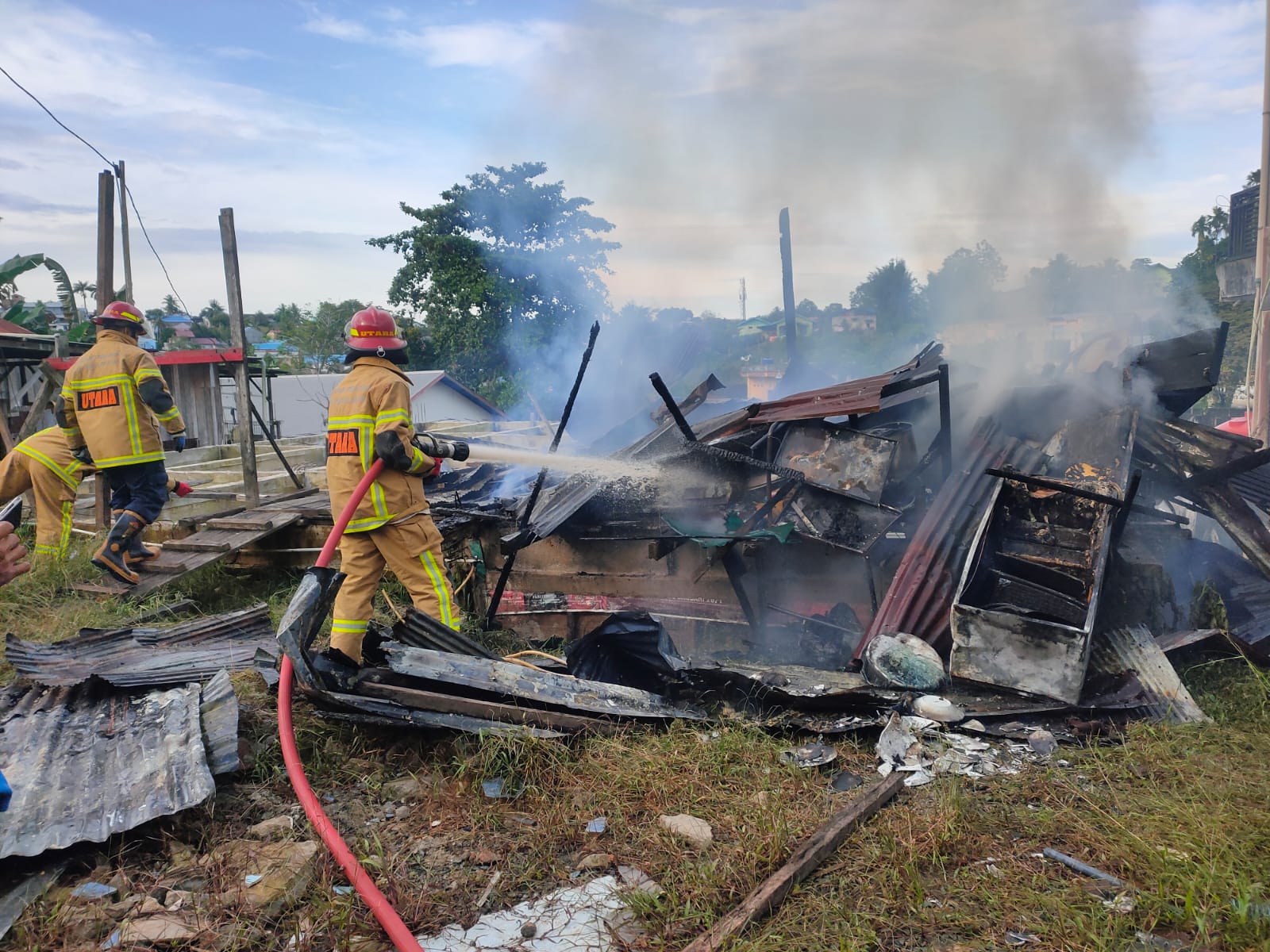 Bangunan Berisi Perabotan Ludes Terbakar