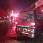 Kebakaran Hebat Landa Pasar Segiri, 14 Kios Terbakar